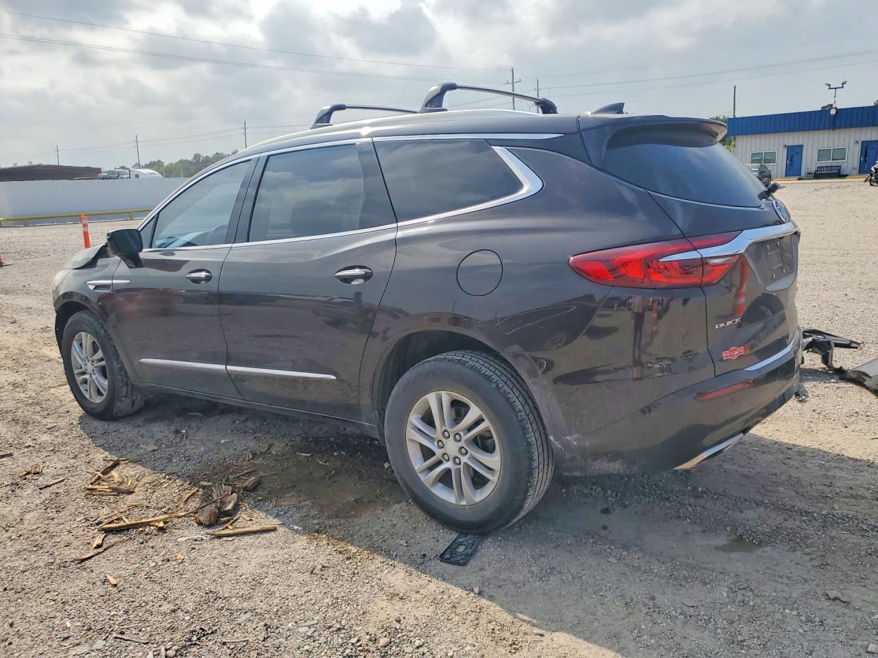 2018 Buick Enclave Essence - Image 2