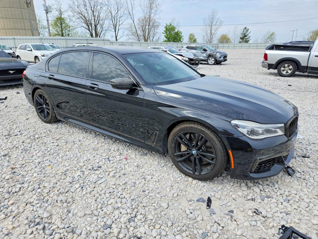 2016 BMW 750 Xi - Фото 4