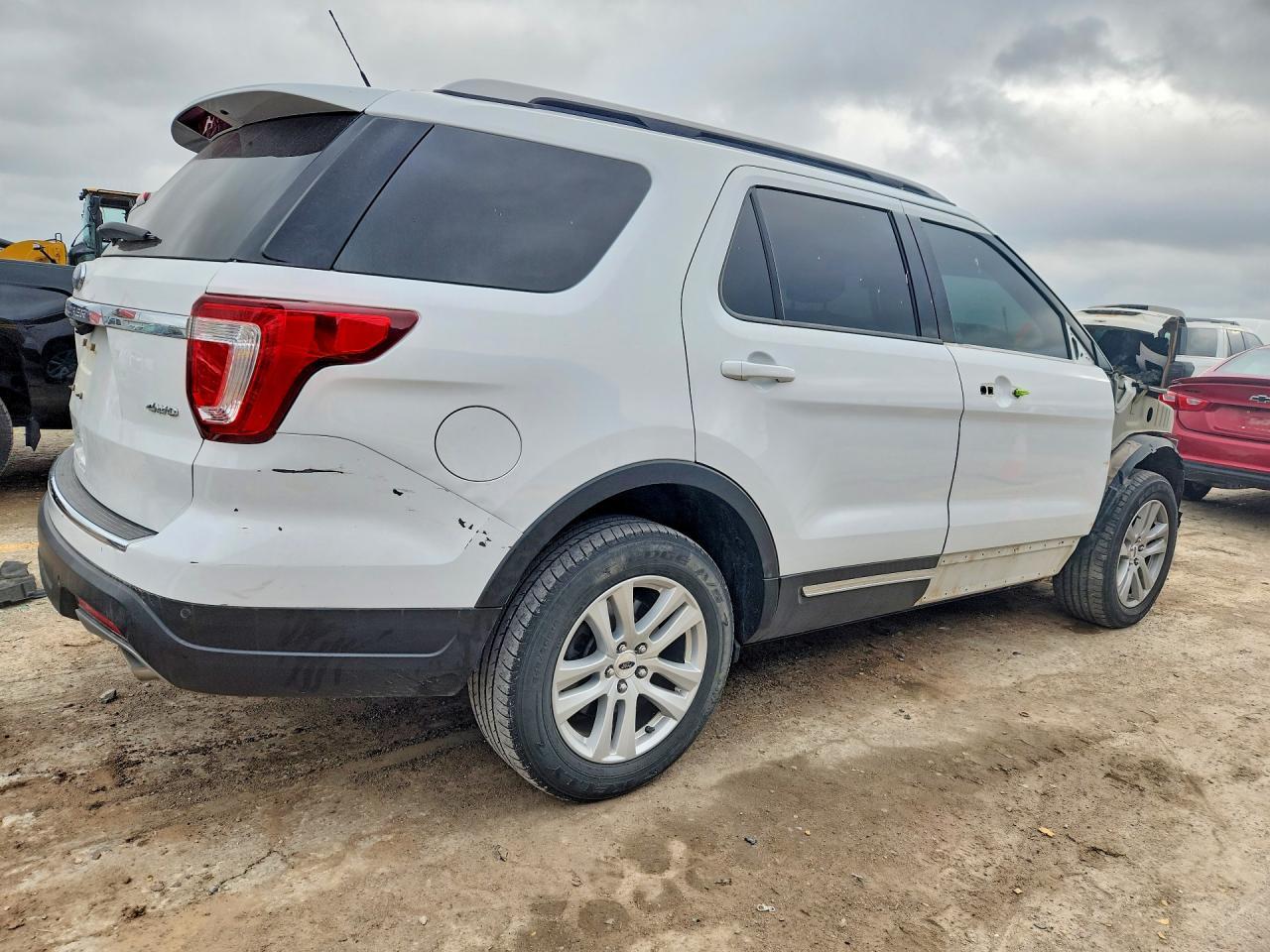 2018 Ford Explorer Xlt - Фото 3