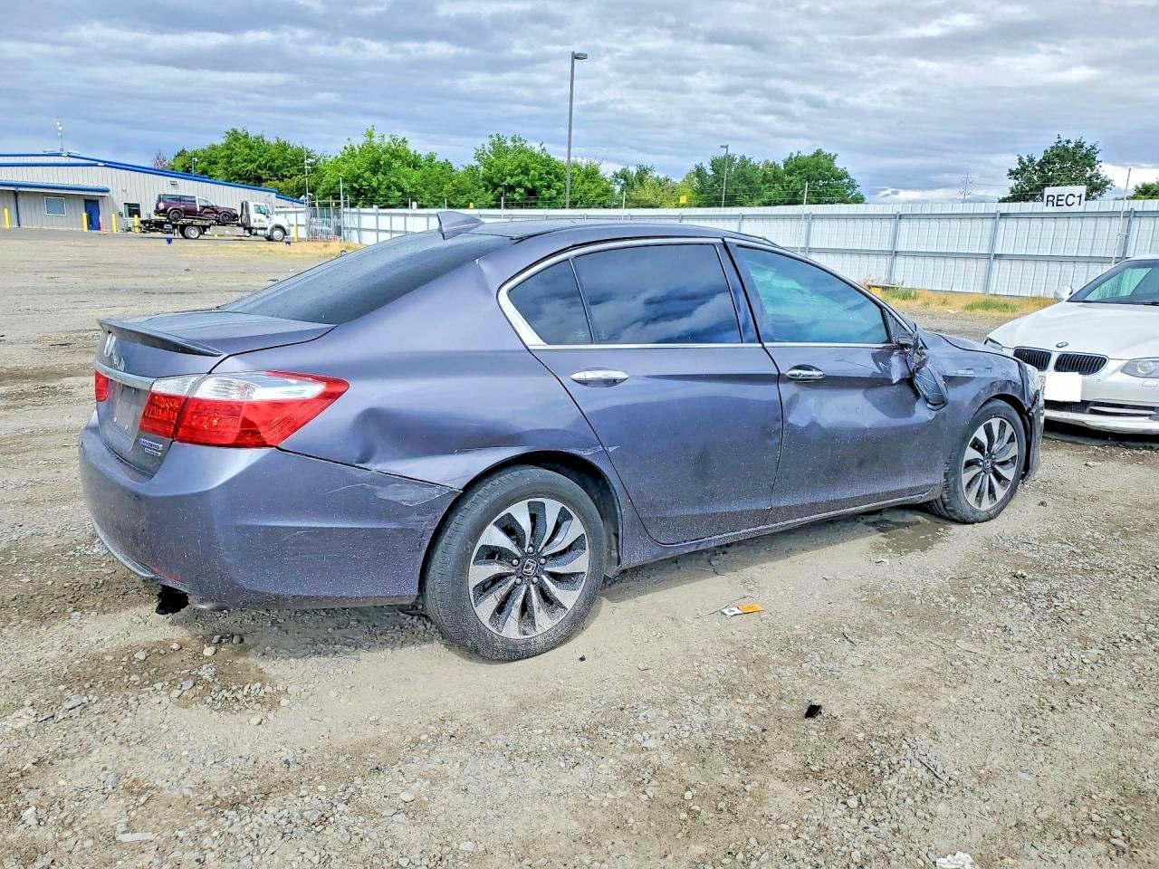 2015 Honda Accord Touring Hybrid - Фото 3