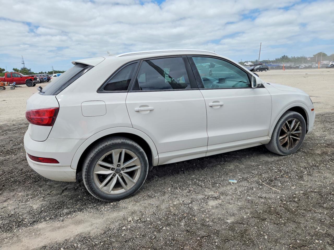 2017 Audi Q3 Premium - Фото 3