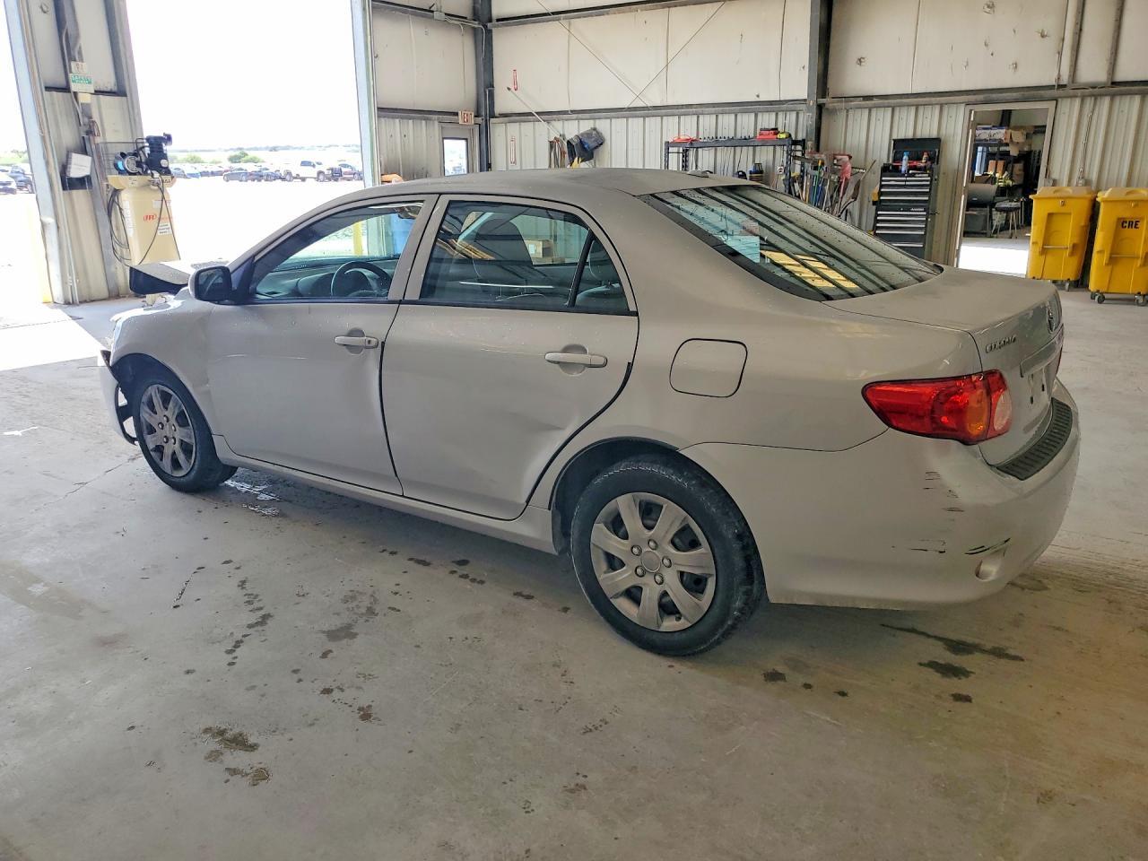 2010 Toyota Corolla Le - Фото 2