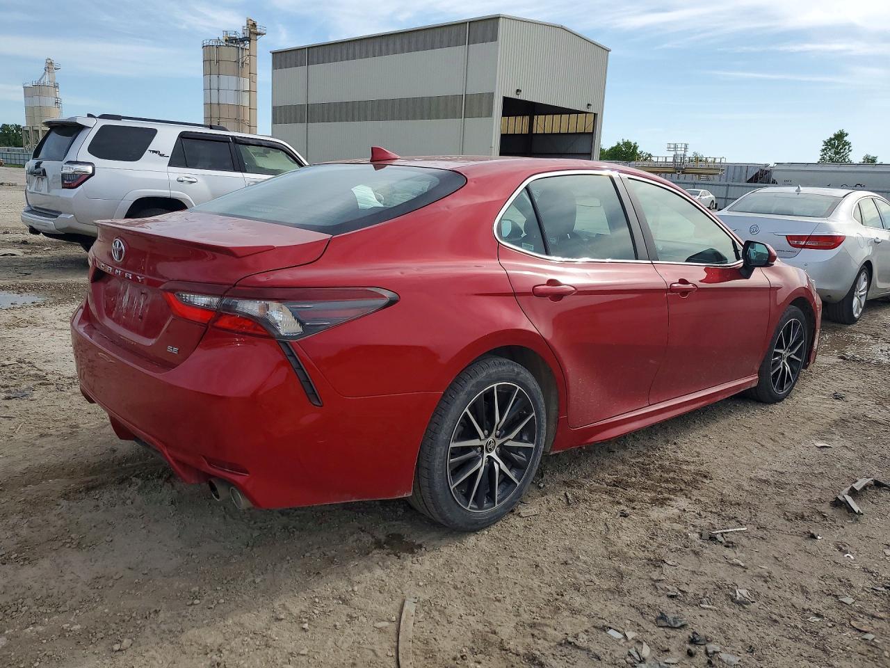 2021 Toyota Camry Se - Фото 3