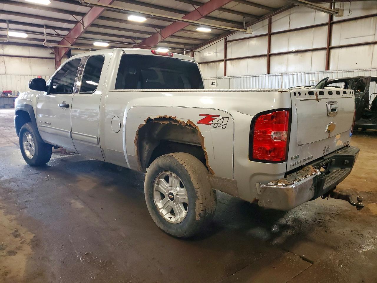 2010 Chevrolet Silverado K1500 Lt - Image 2