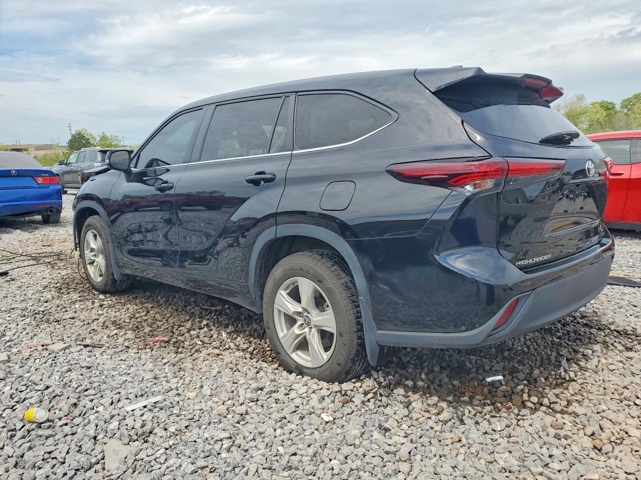 2024 Toyota Highlander Le - Фото 2