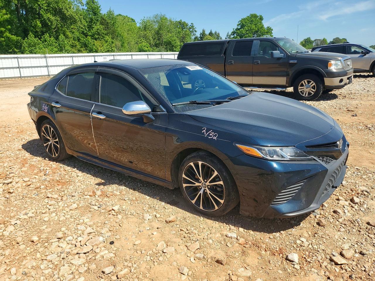 2019 Toyota Camry Se - Фото 4