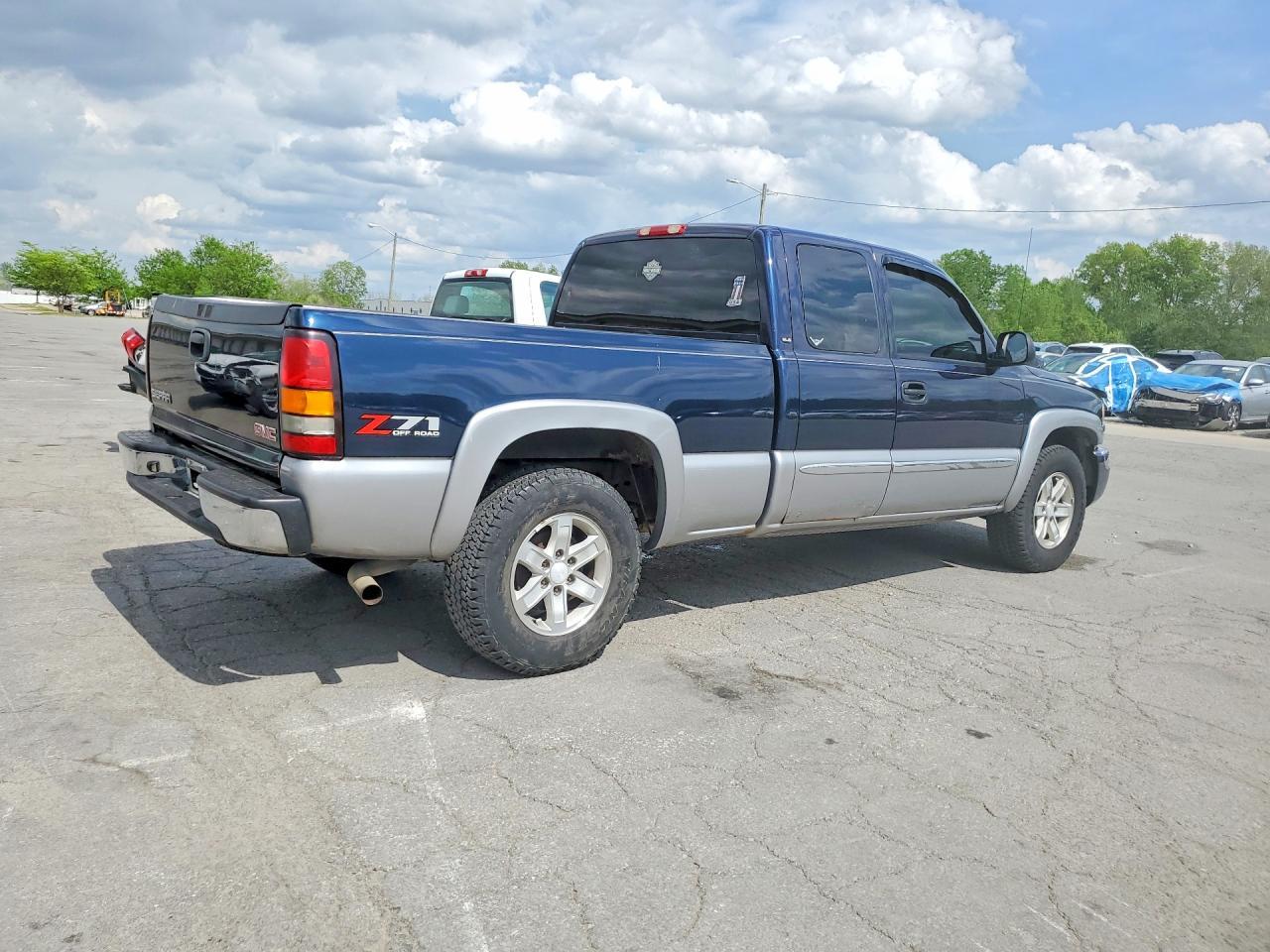 2005 GMC New Sierra K1500 - Image 3