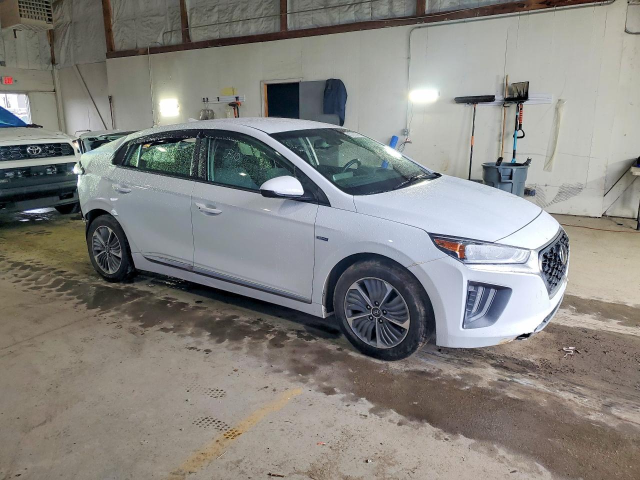 2020 Hyundai Ioniq - Image 4