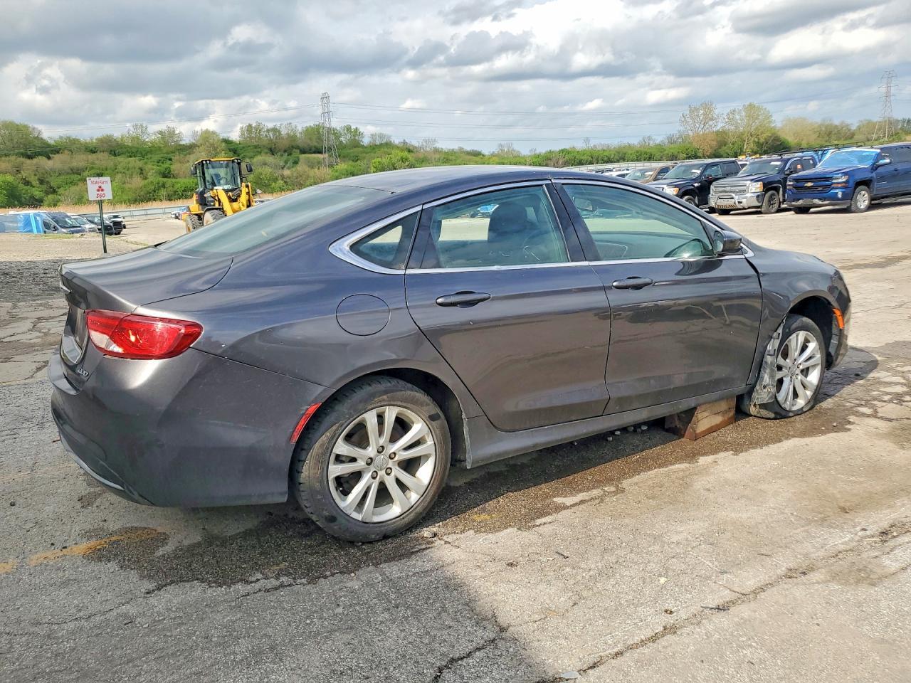 2015 Chrysler 200 Limited - Image 3