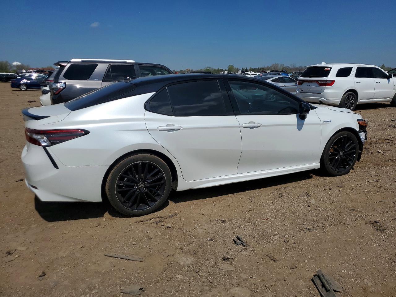 2021 Toyota Camry Xse - Фото 3