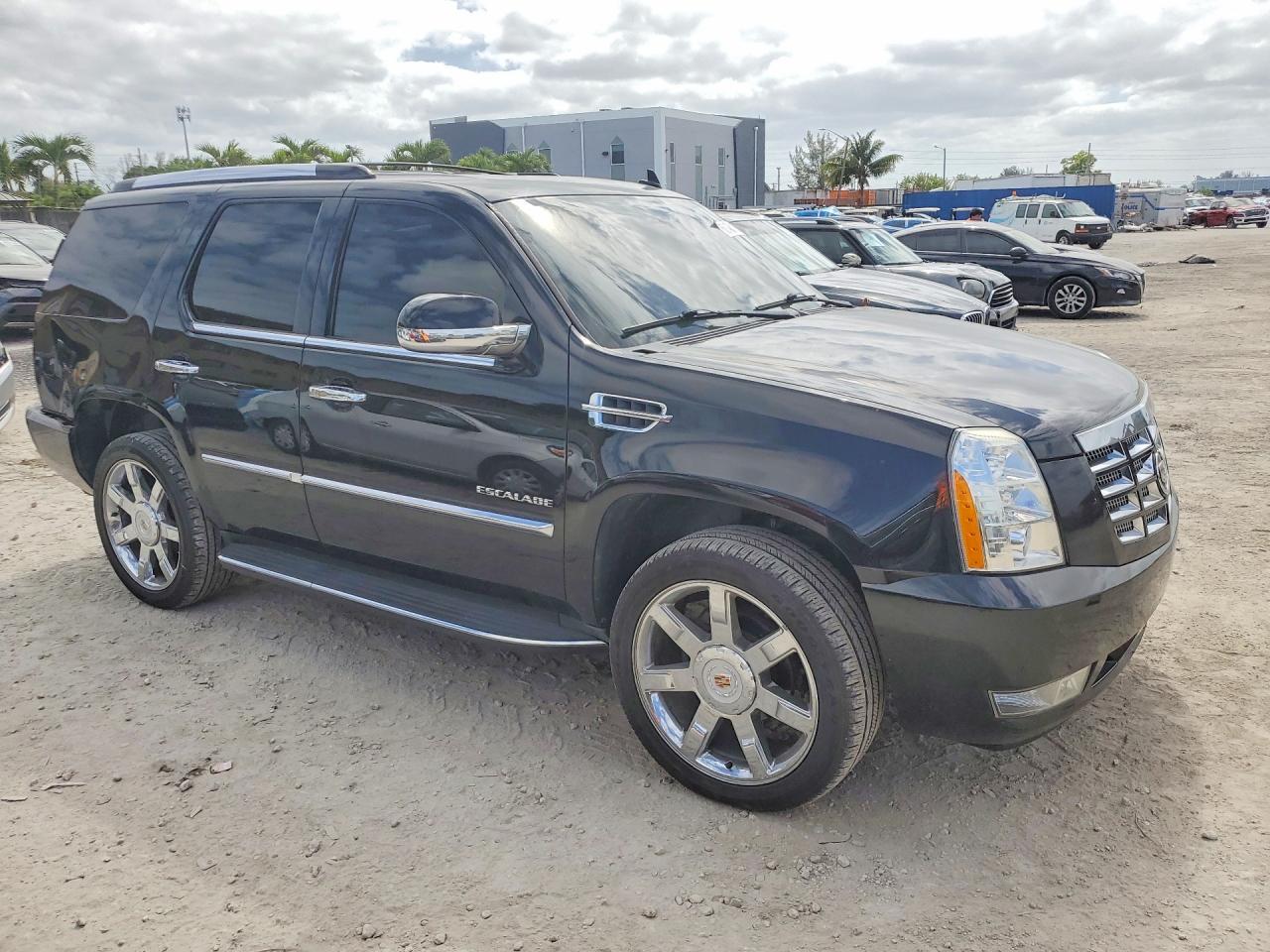 2012 Cadillac Escalade Luxury - Image 4