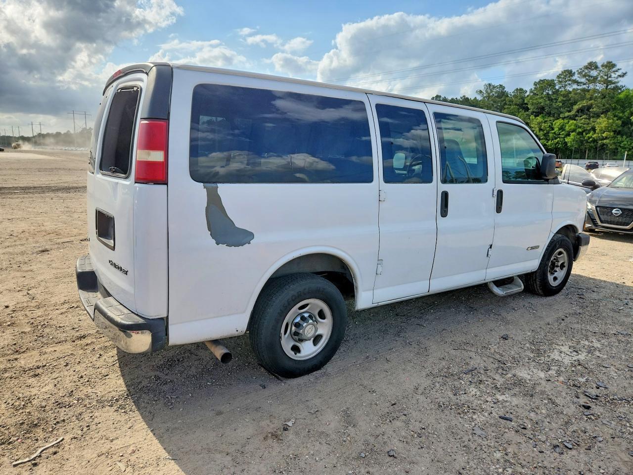2003 Chevrolet Express G2500 - Image 3