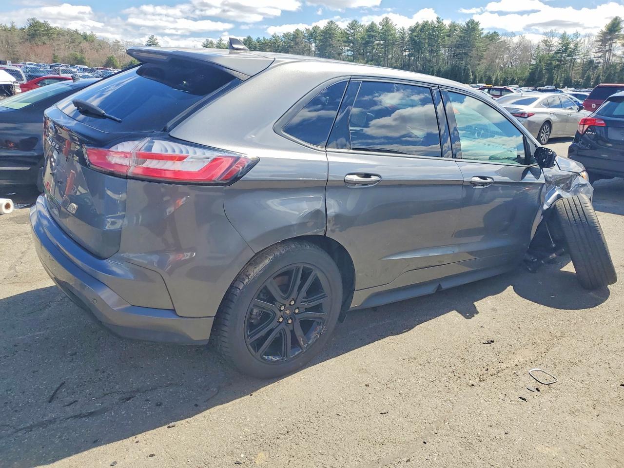 2022 Ford Edge - Image 3