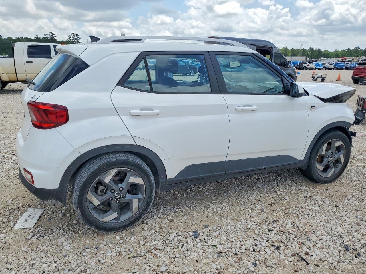 2022 Hyundai Venue Sel - Фото 3