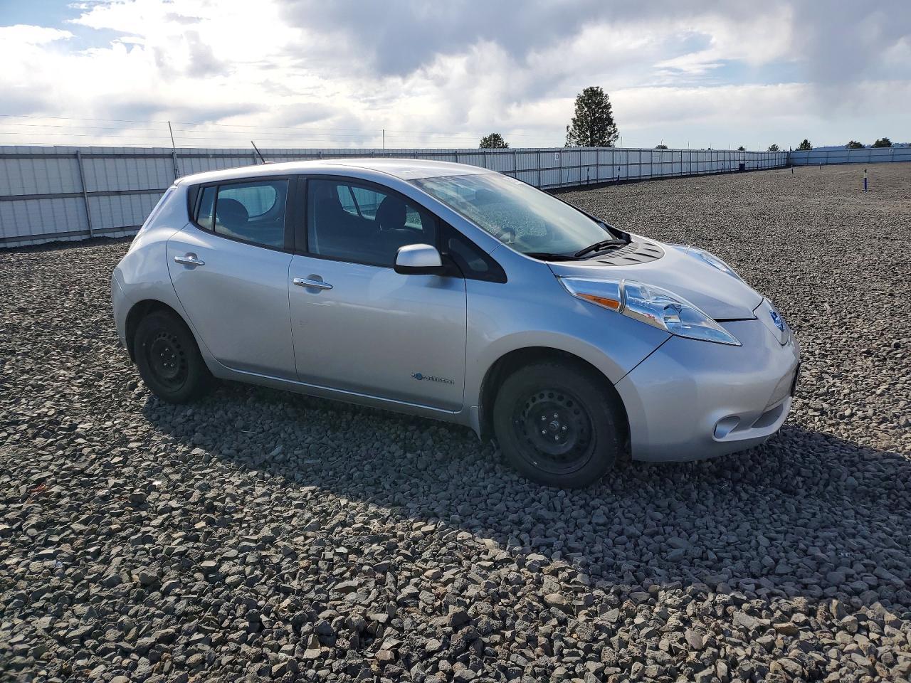 2017 Nissan Leaf S - Фото 4