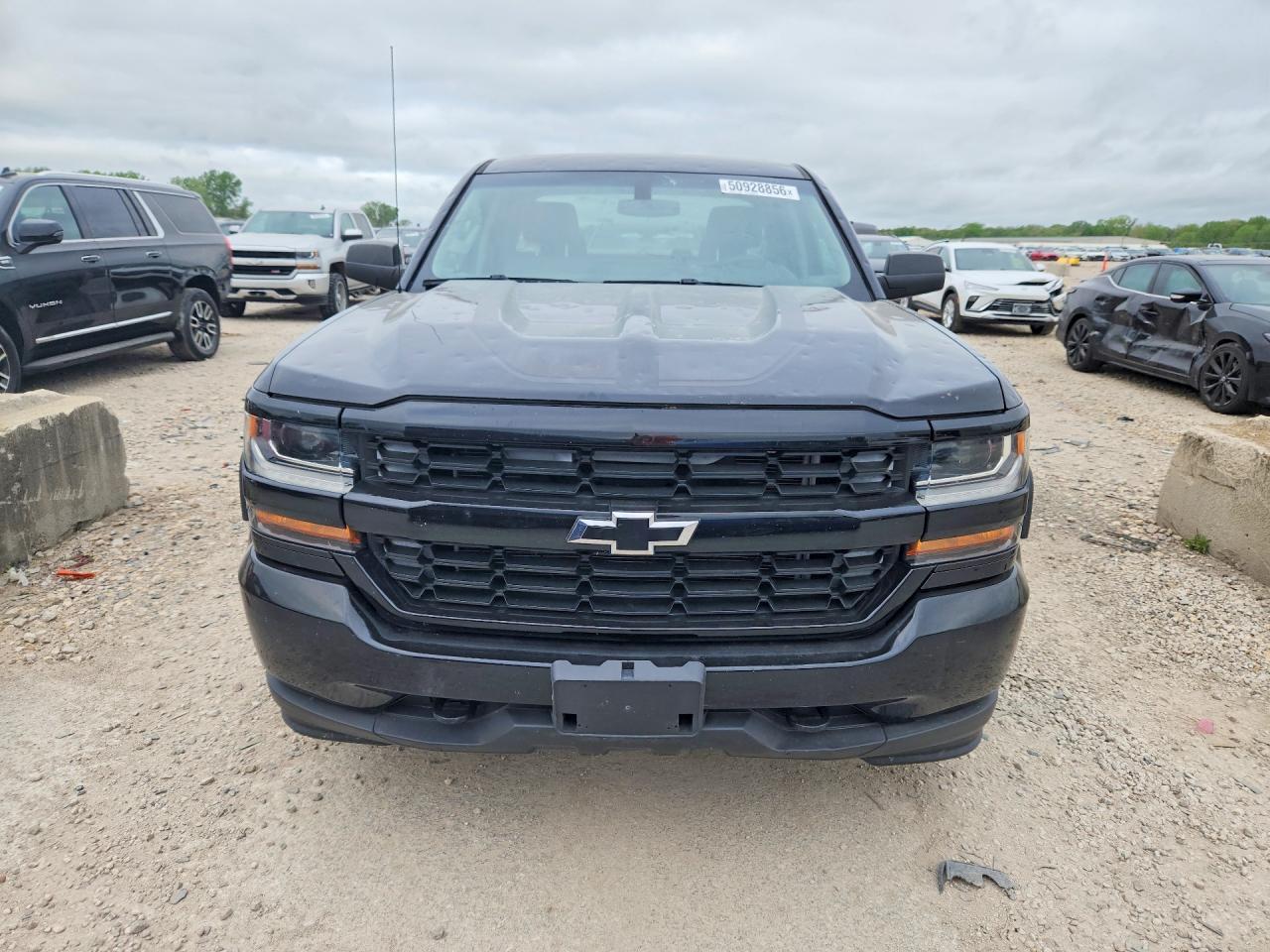 2016 Chevrolet Silverado K1500 Custom - Фото 5