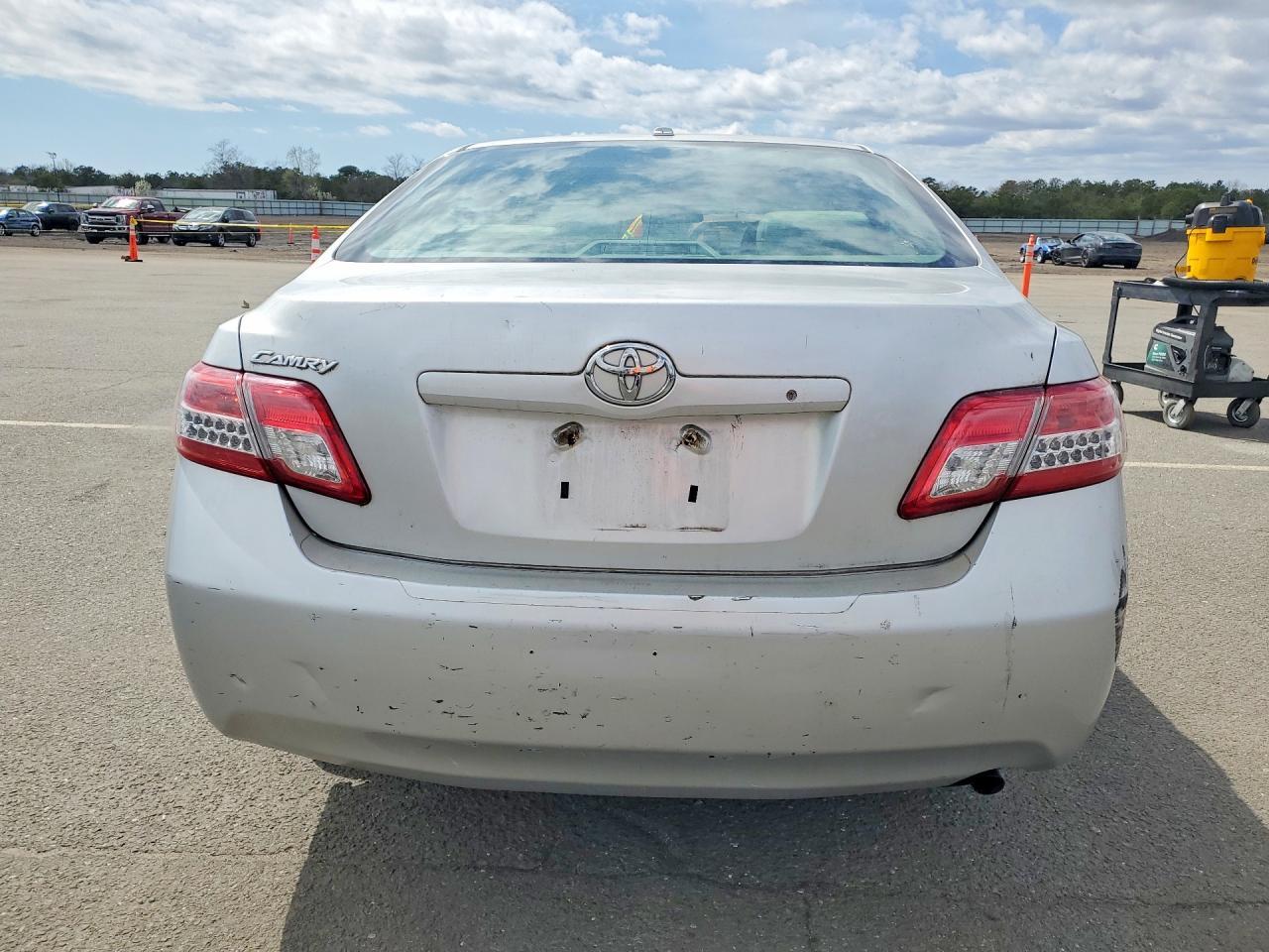 2011 Toyota Camry Base - Image 6