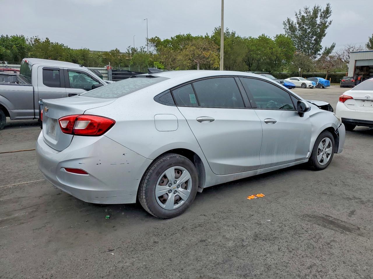 2018 Chevrolet Cruze Ls - Фото 3