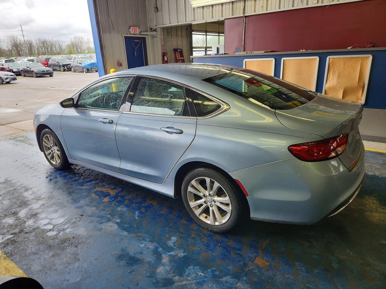 2015 Chrysler 200 Limited - Фото 2