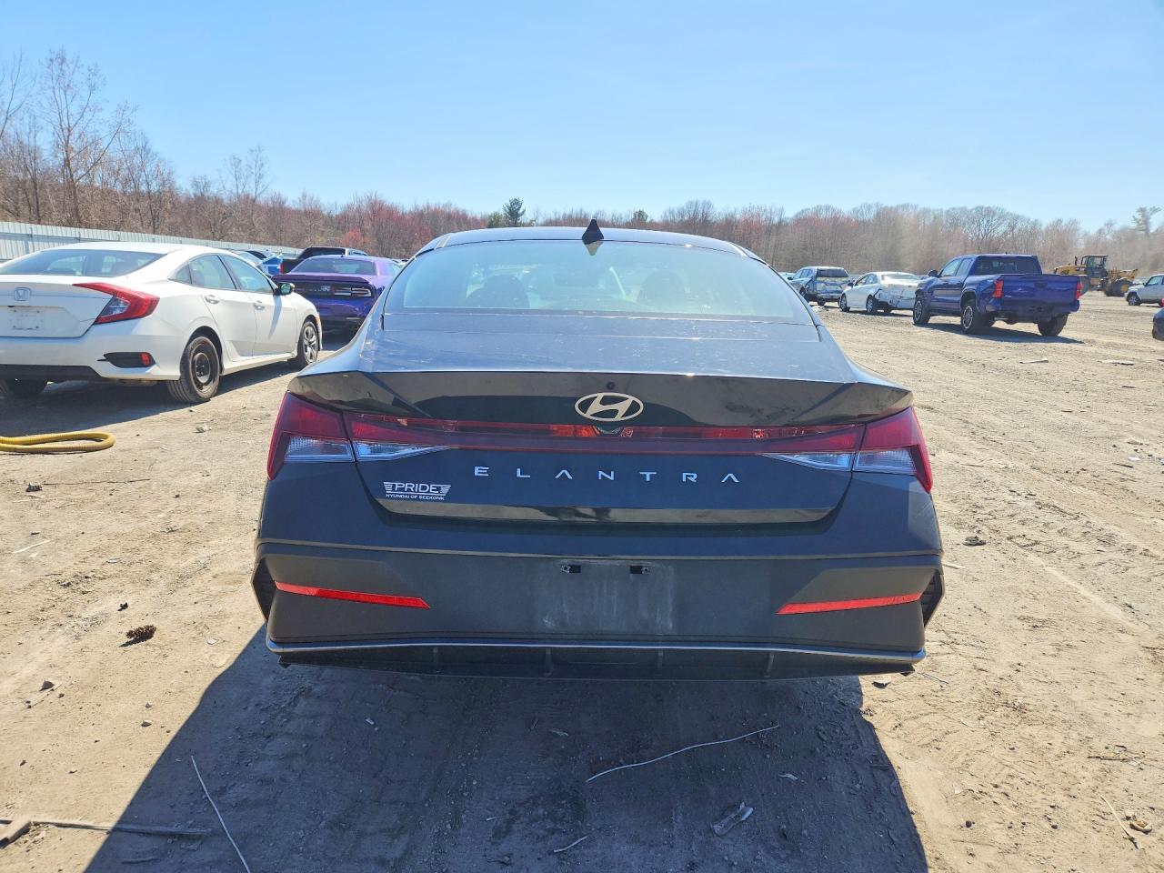 2025 Hyundai Elantra Se - Фото 6