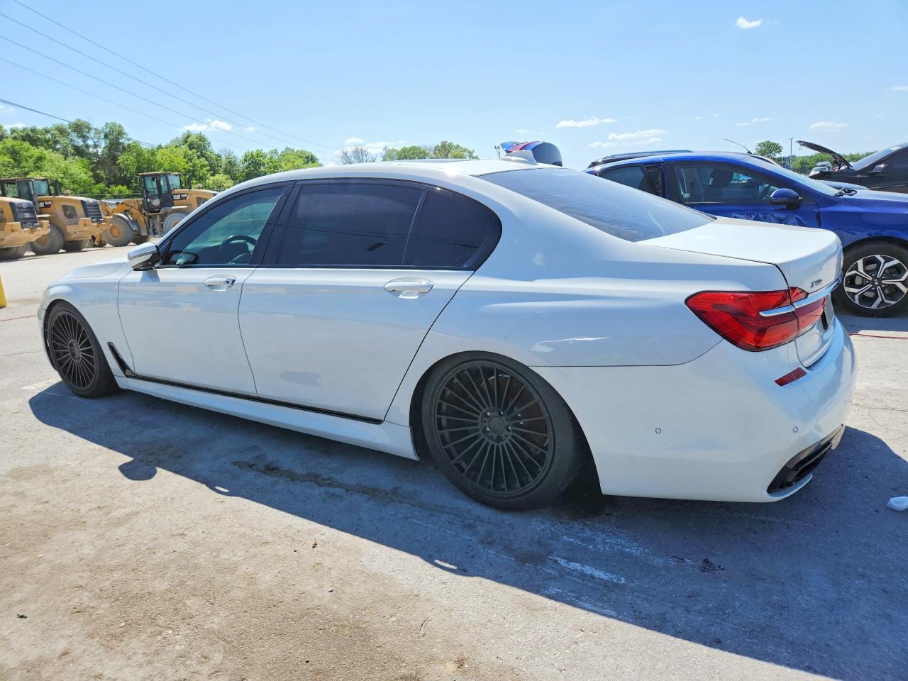 2016 BMW 750 Xi - Image 2