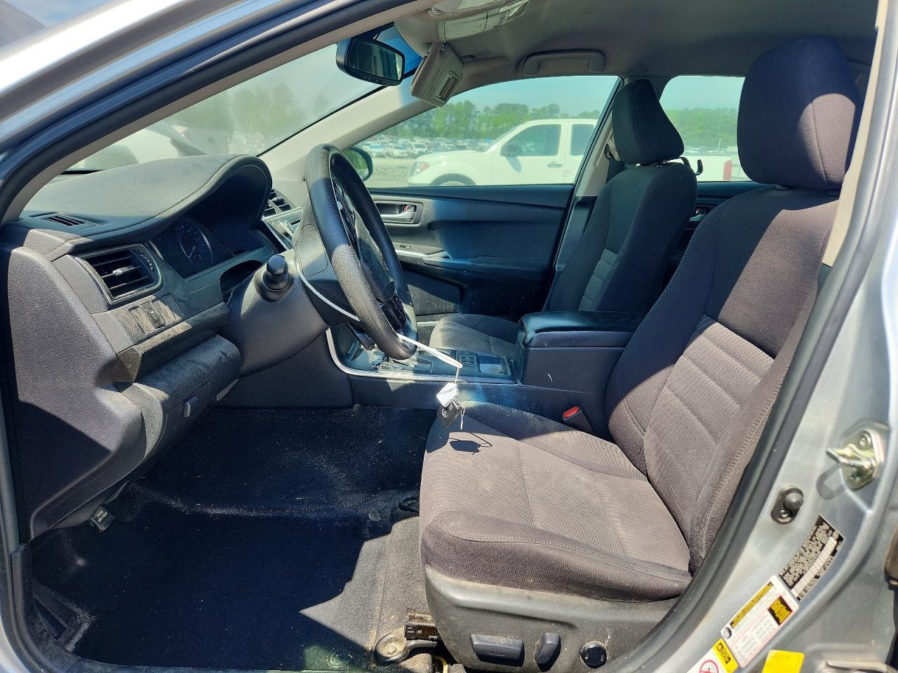 2015 Toyota Camry Hybrid Le - Image 7