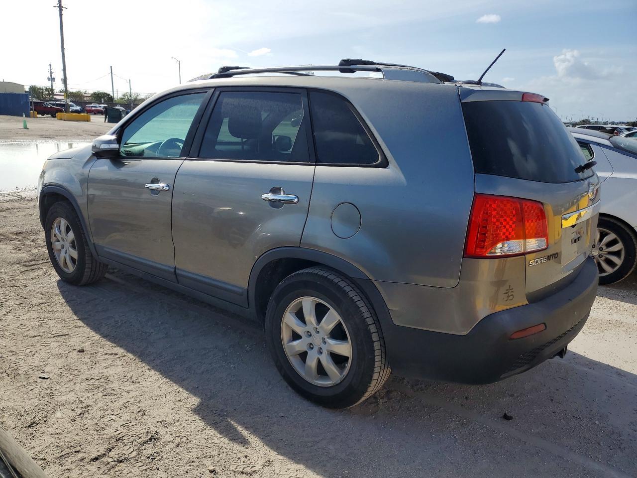 2012 Kia Sorento Lx - Image 2