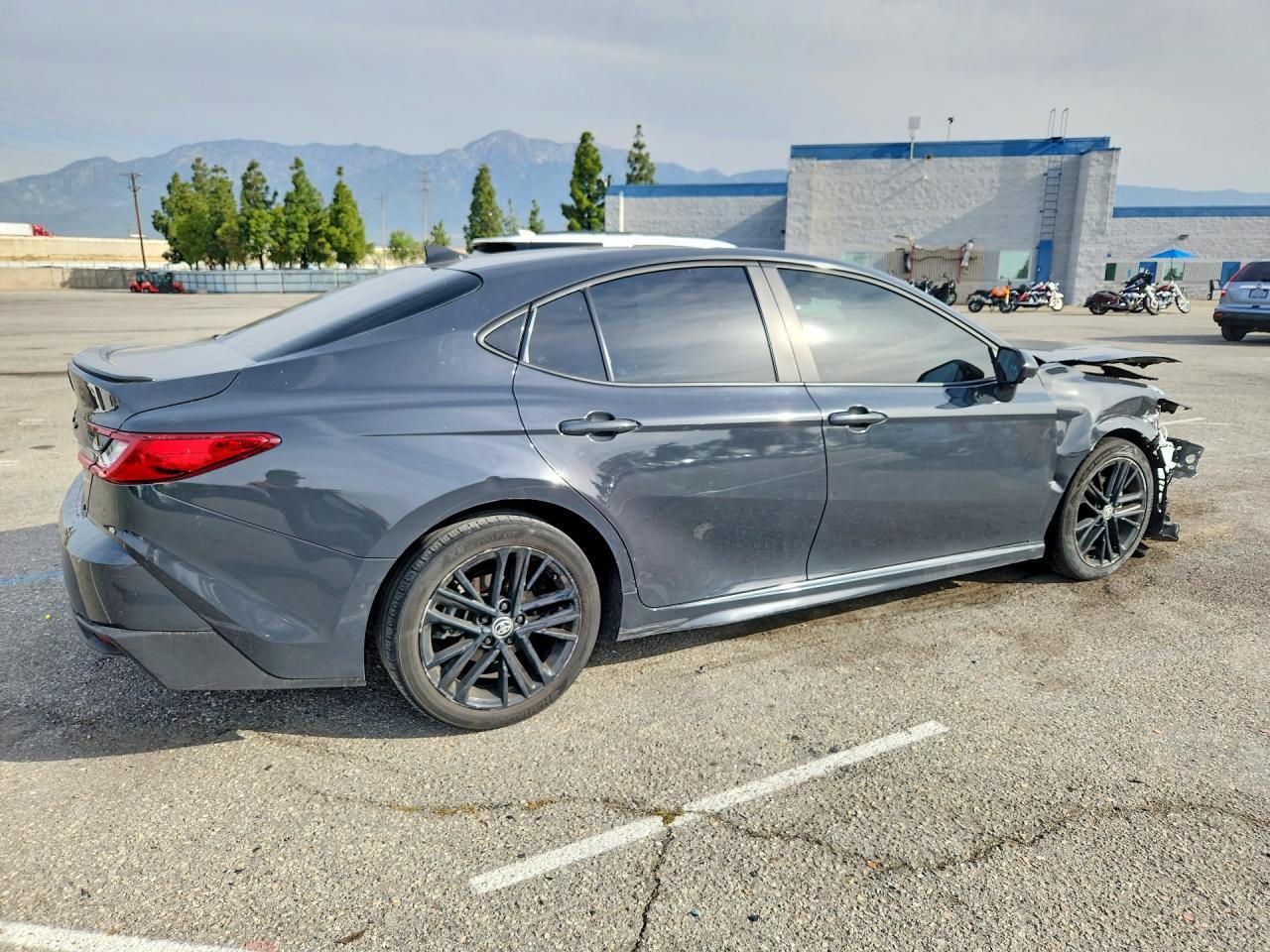2025 Toyota Camry Se - Image 3