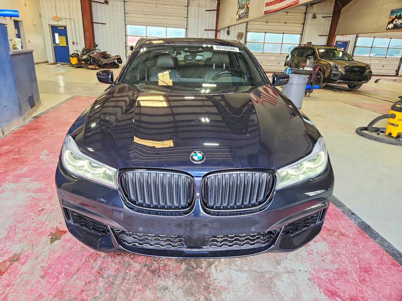 2017 BMW 750 Xi - Фото 5