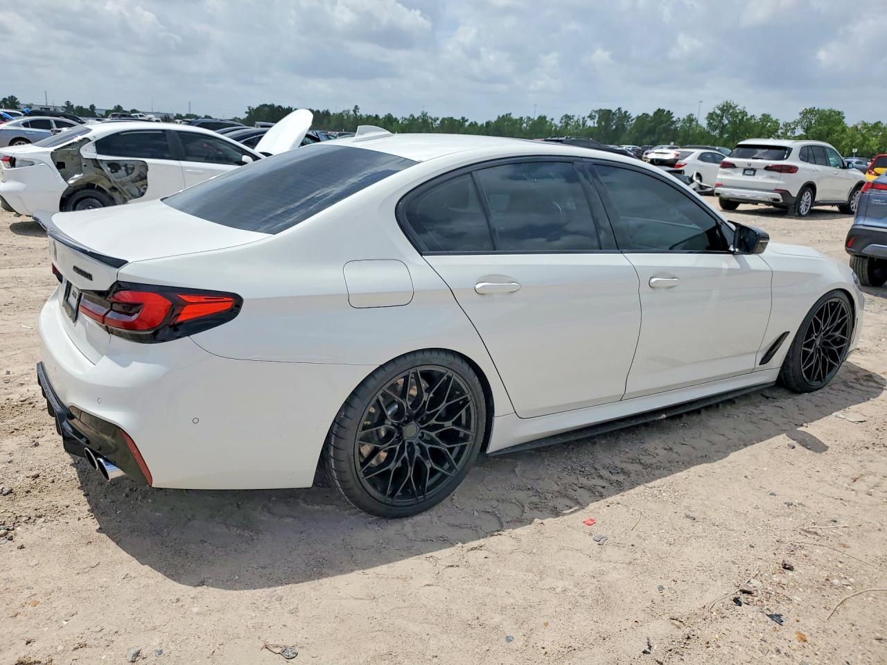 2020 BMW M550Xi - Фото 3