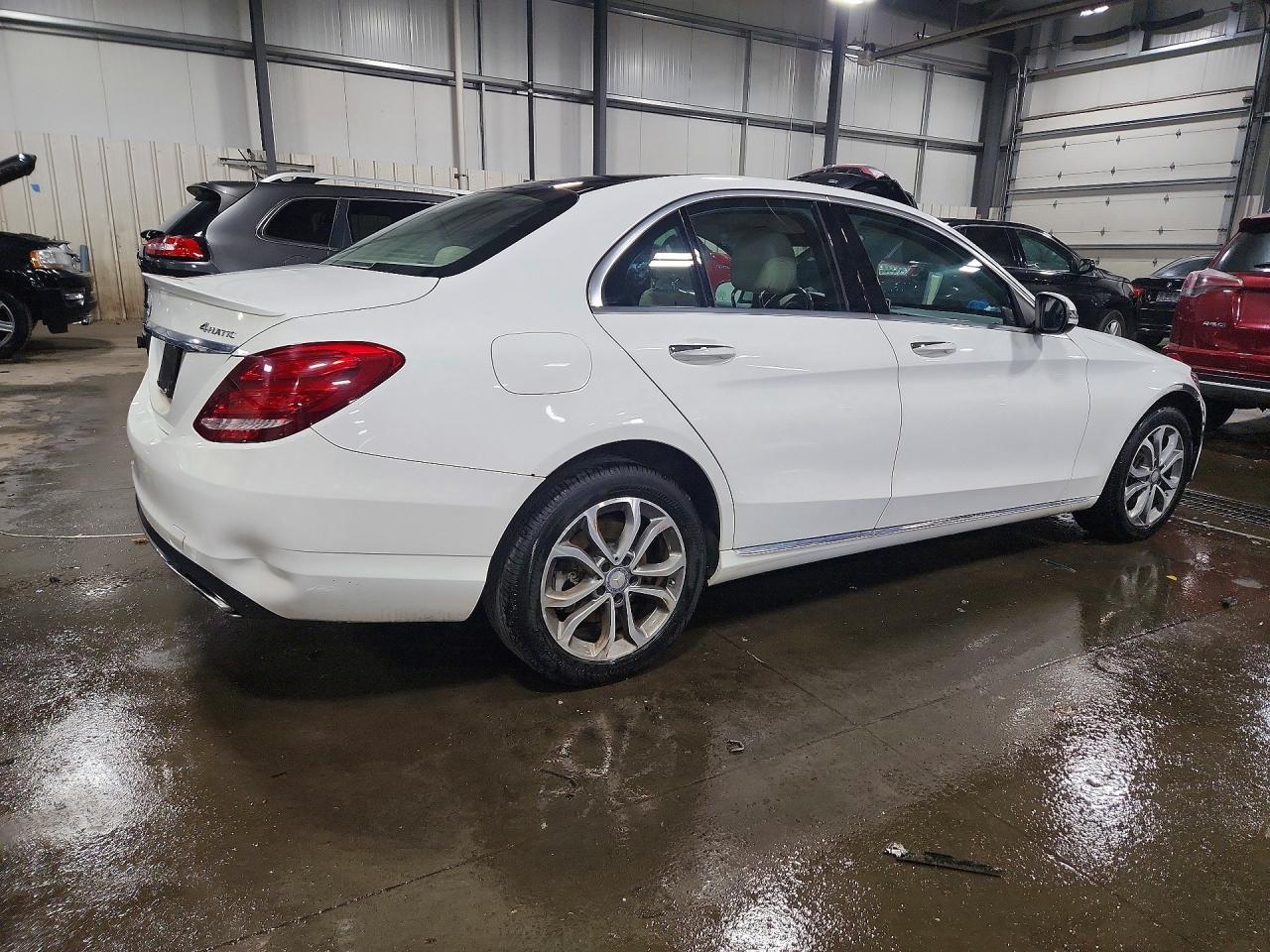 2016 Mercedes-Benz C 300 4Matic - Фото 3