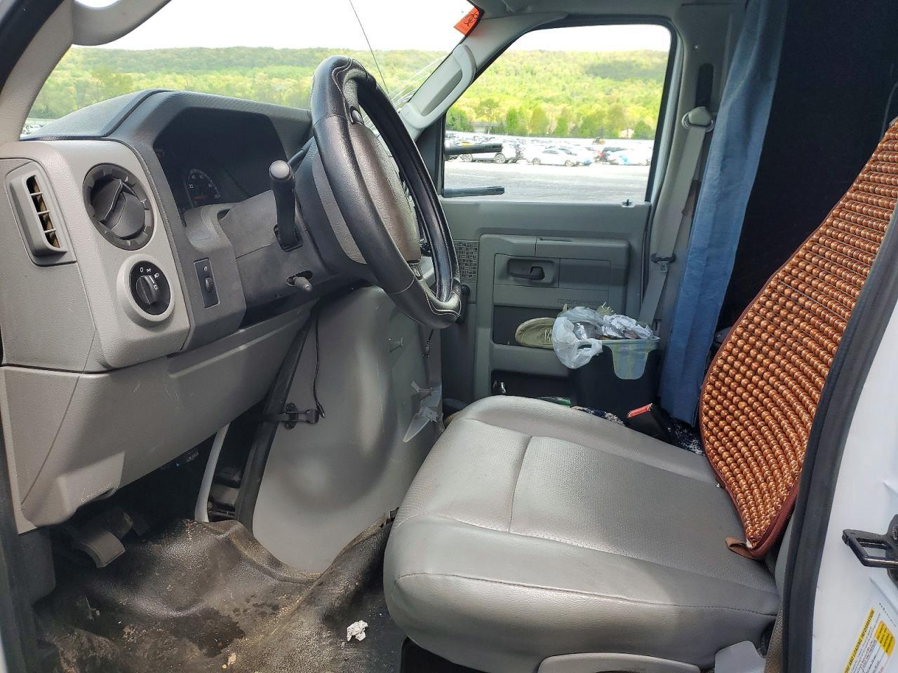 2019 Ford E350 Box Truck - Image 7