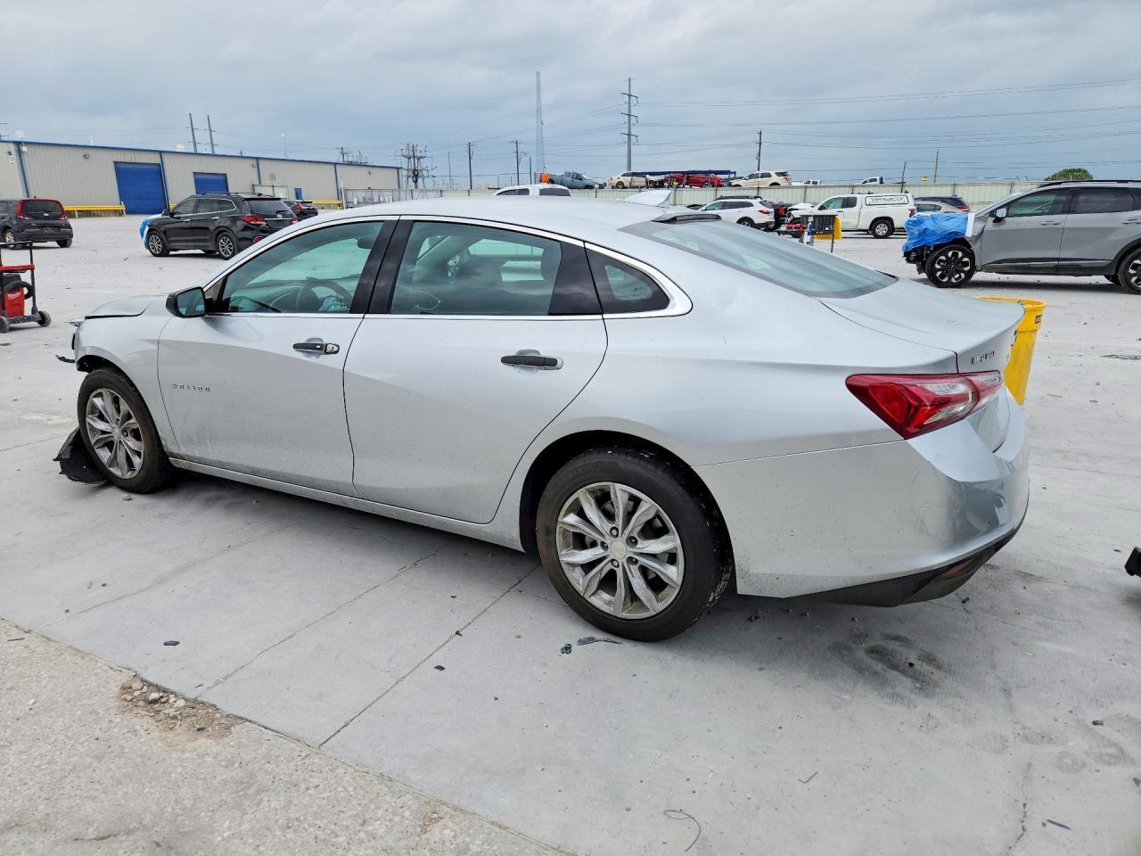 2022 Chevrolet Malibu Lt - Фото 2