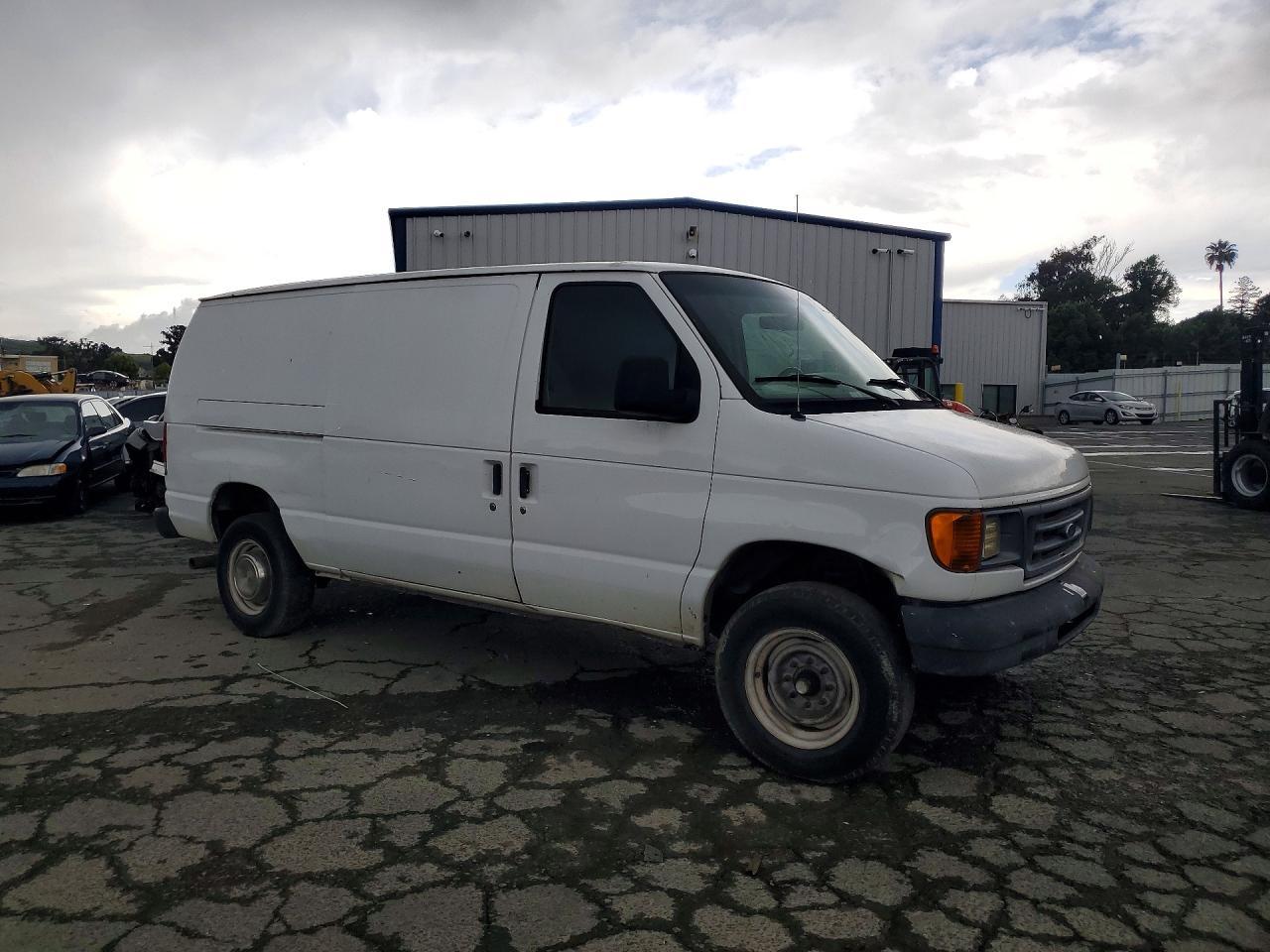 2005 Ford Econoline E250 Van - Image 4