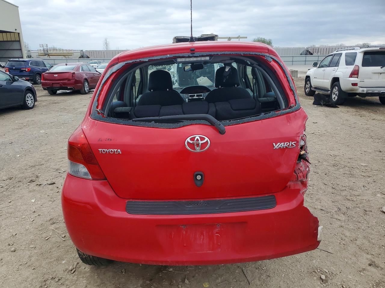 2010 Toyota Yaris Base - Фото 6