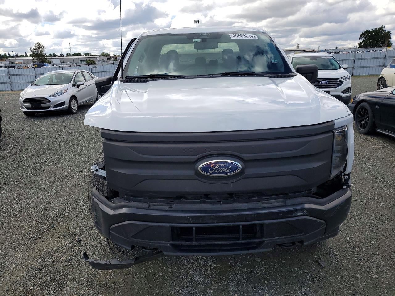 2022 Ford F150 Lightning Pro - Фото 5