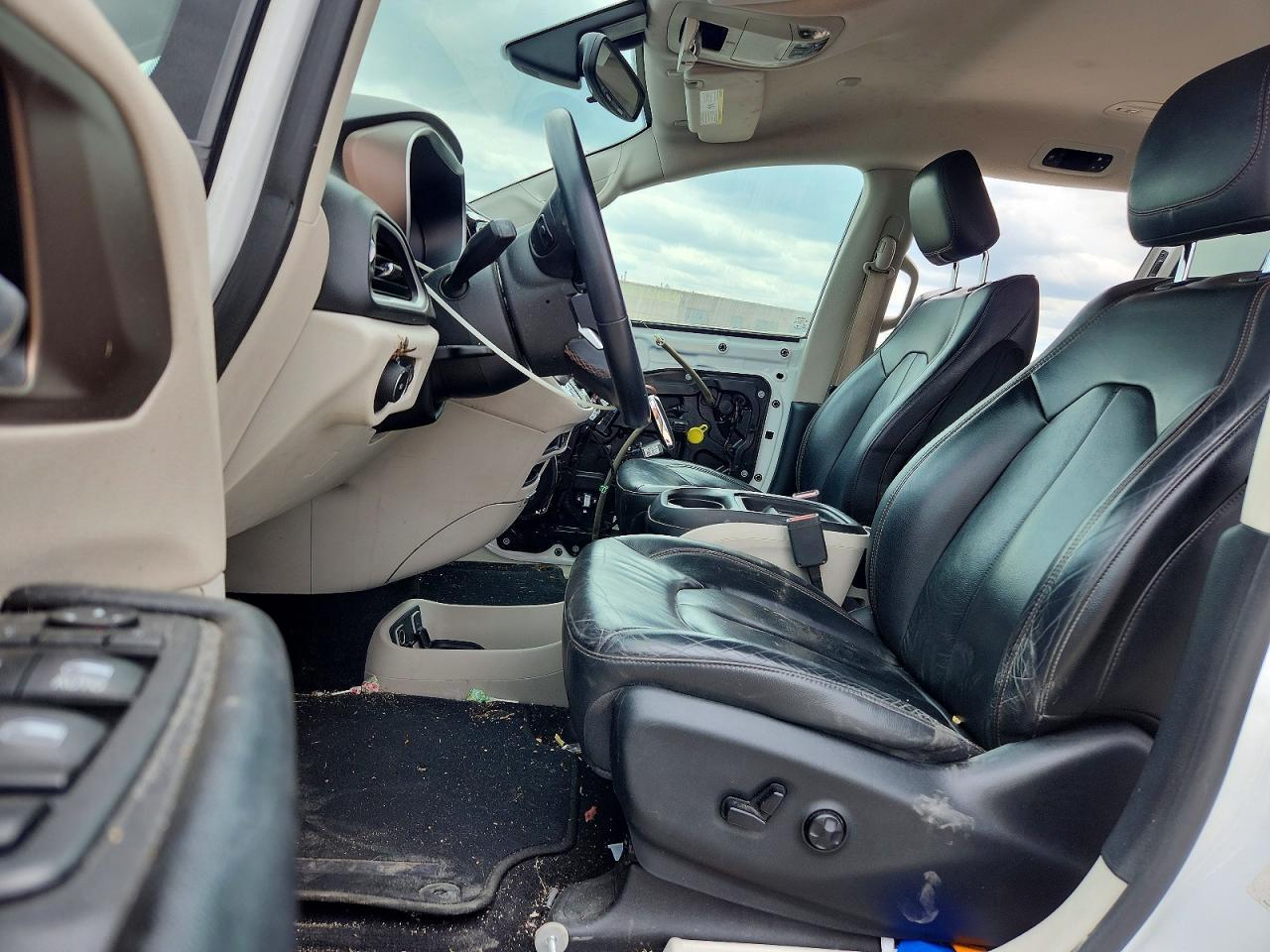 2017 Chrysler Pacifica Touring L - Image 7