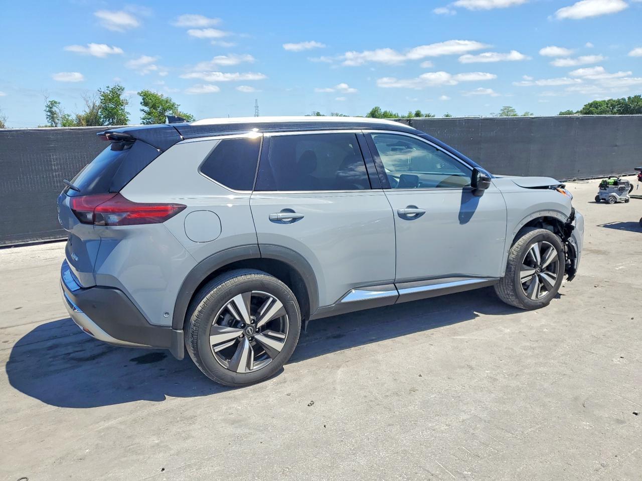 2023 Nissan Rogue Platinum - Image 3