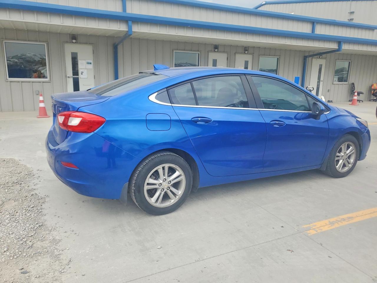 2017 Chevrolet Cruze Lt - Image 3