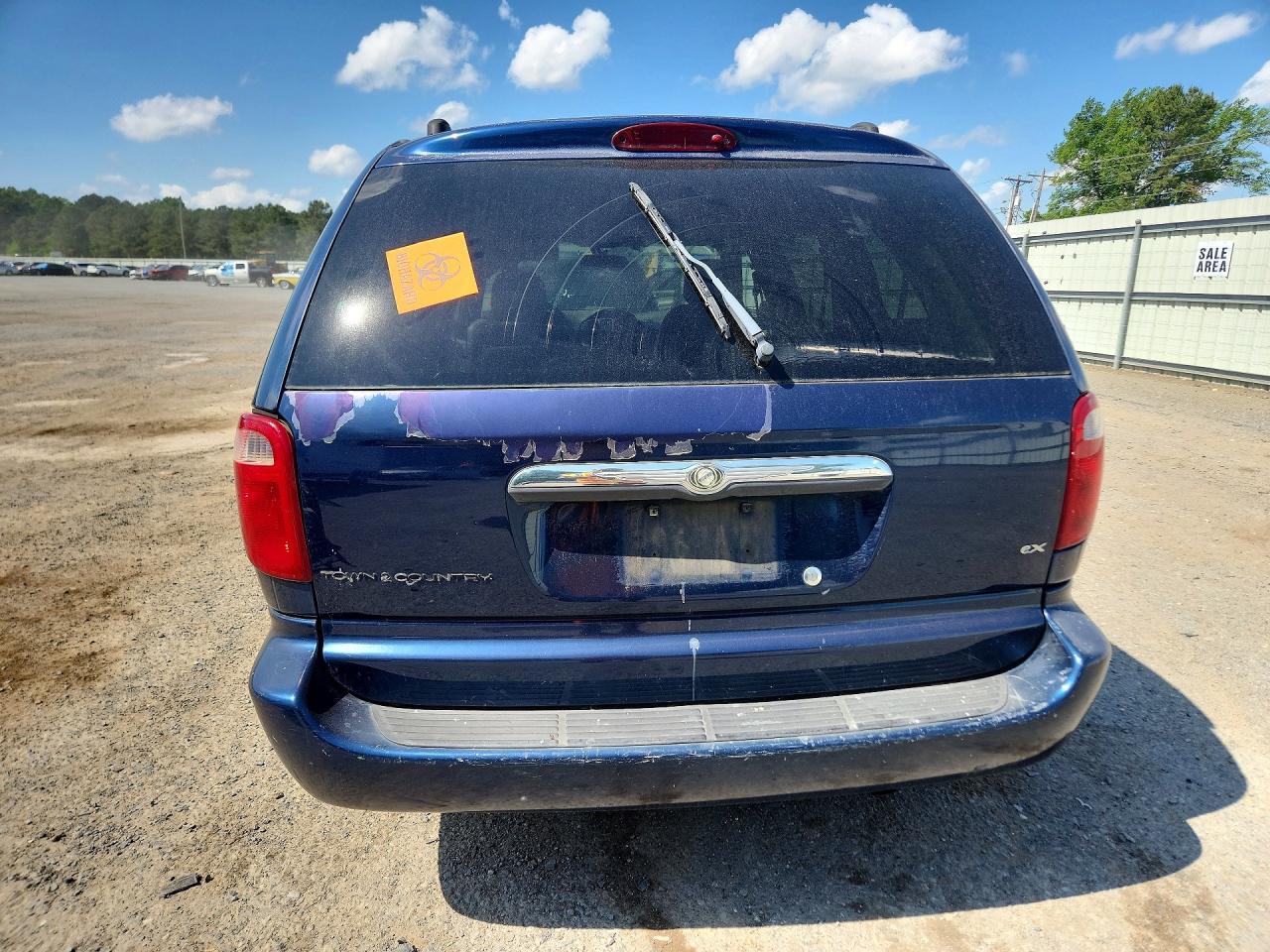 2003 Chrysler Town & Country Ex - Image 6