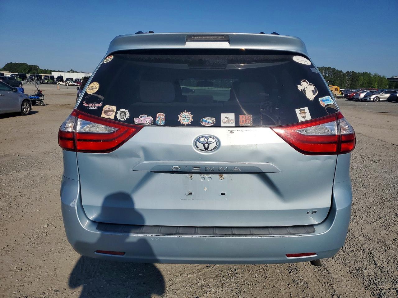 2016 Toyota Sienna Le 8-Passenger - Image 6