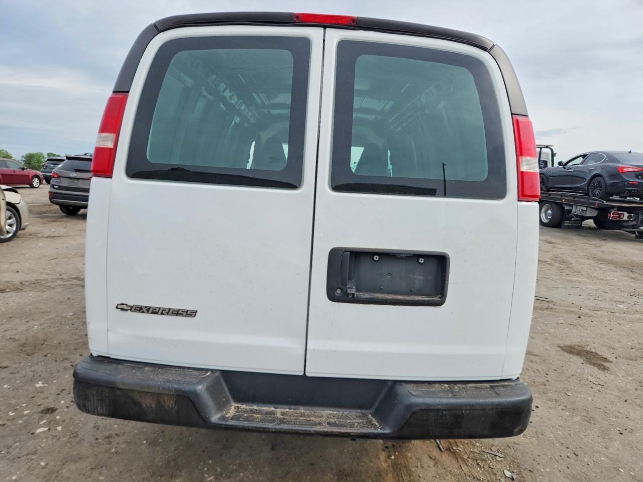 2018 Chevrolet Express 2500 Delivery Van - Image 6