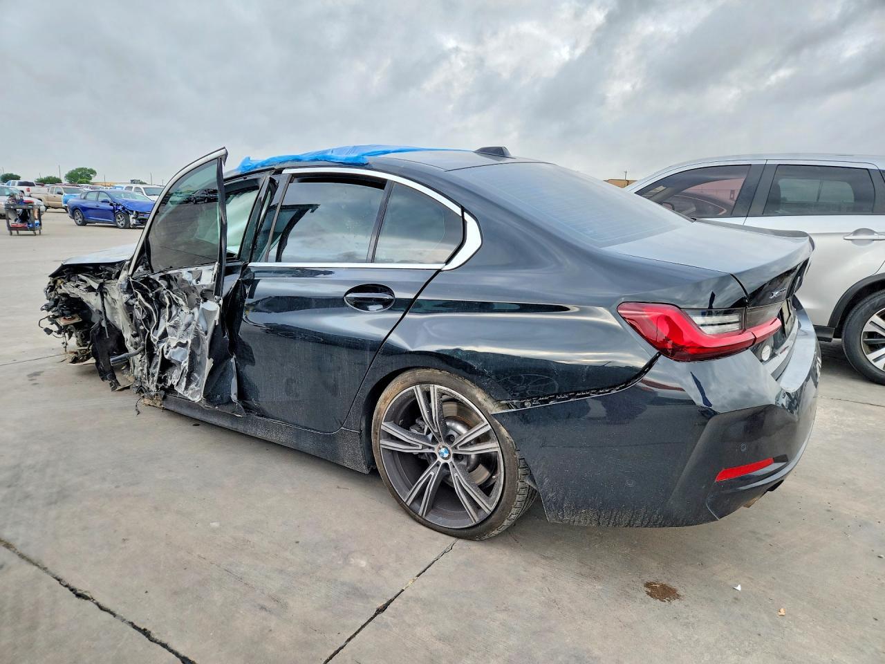2024 BMW 330Xi - Фото 2