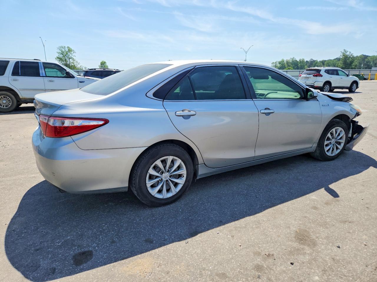 2015 Toyota Camry Hybrid Le - Image 3