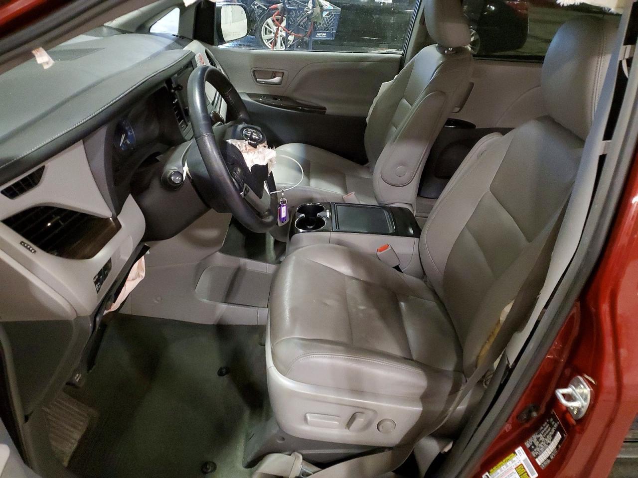 2015 Toyota Sienna Xle 8-Passenger - Image 7