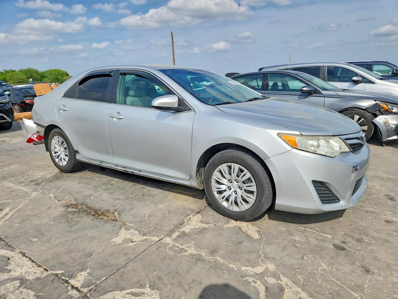 2013 Toyota Camry Le - Фото 4