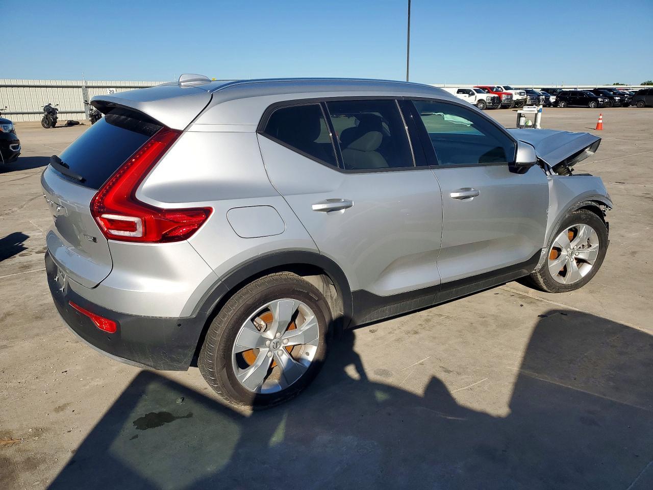 2019 Volvo Xc40 T5 Momentum - Фото 3