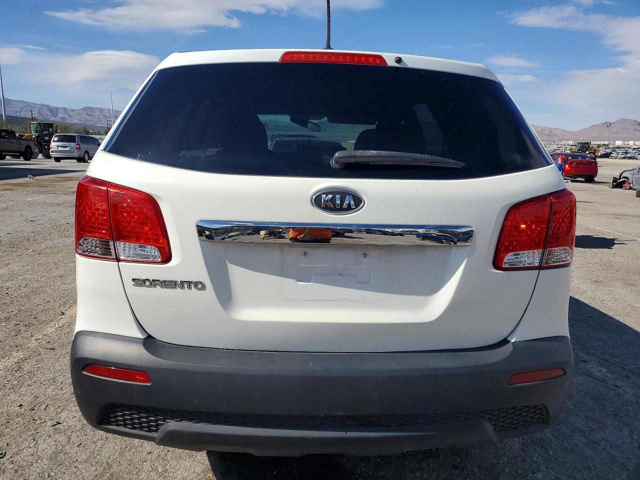 2012 Kia Sorento Lx - Image 6