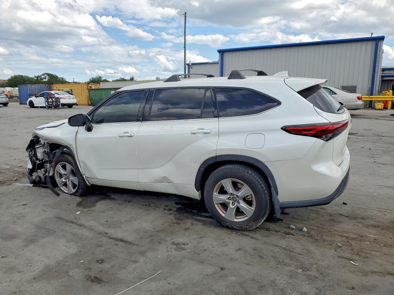 2020 Toyota Highlander Le - Фото 2