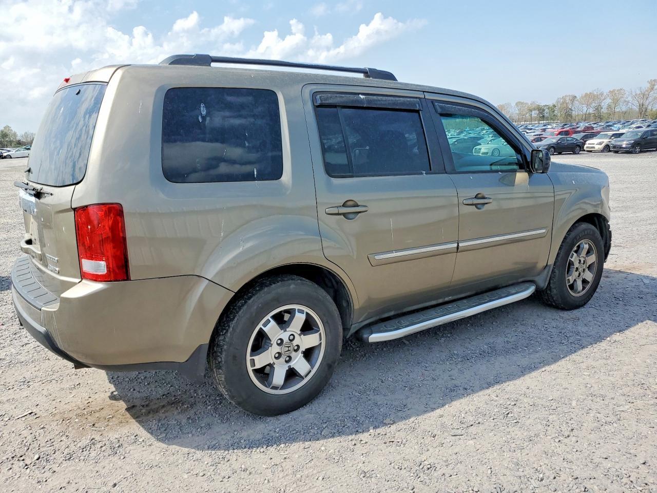 2009 Honda Pilot Tou - Image 3